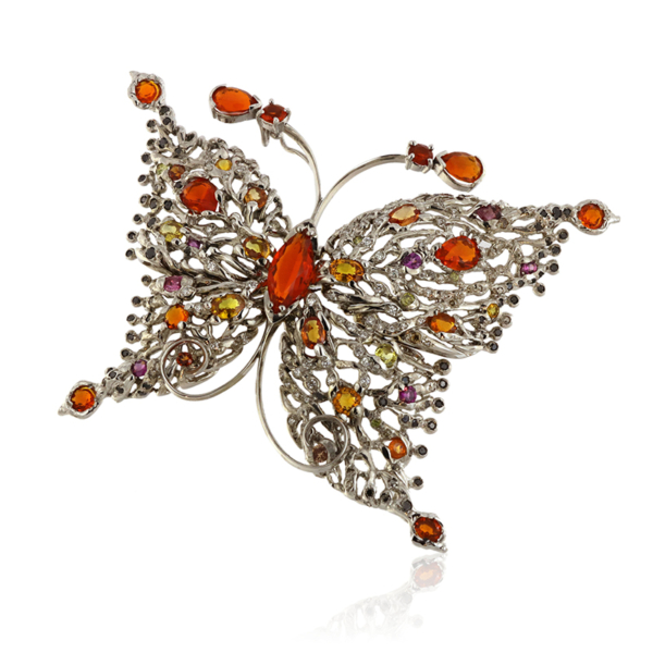 Pendente in oro bianco con opali di fuoco, simbolo di fascino e brillantezza.