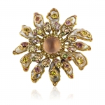 Pendente in oro giallo e bianco con perle, simbolo di raffinatezza ed eleganza.