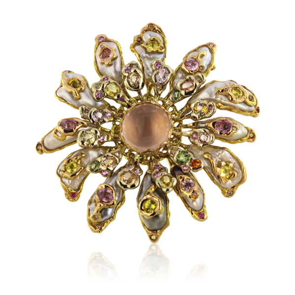 Pendente in oro giallo e bianco con perle, simbolo di raffinatezza ed eleganza.