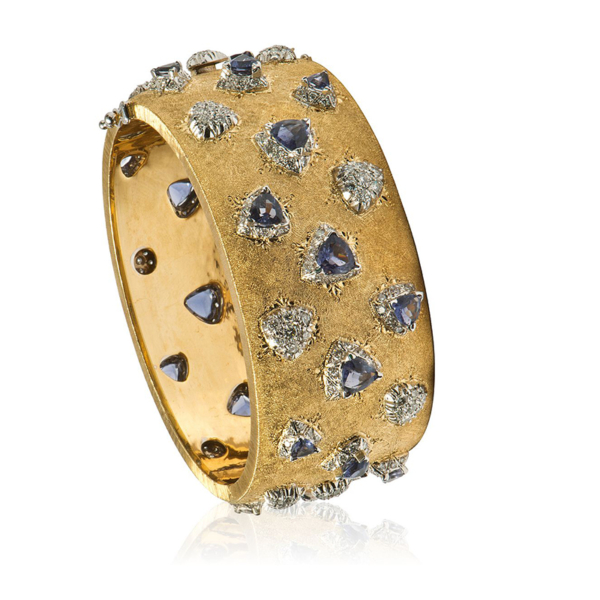 Bracciale in oro, simbolo di eleganza e raffinatezza senza tempo.