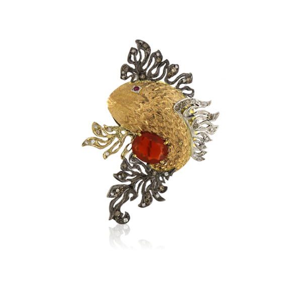 Pendente in oro rosa, simbolo di eleganza e raffinatezza moderna.