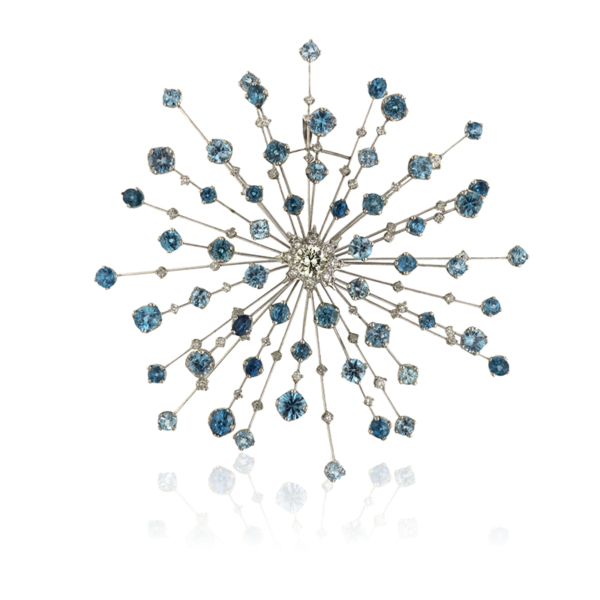 Pendente in oro bianco con diamanti e starliti, simbolo di eleganza e raffinatezza.