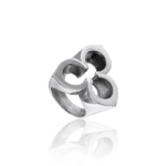 Anello Logo Penko, simbolo di raffinatezza e tradizione.