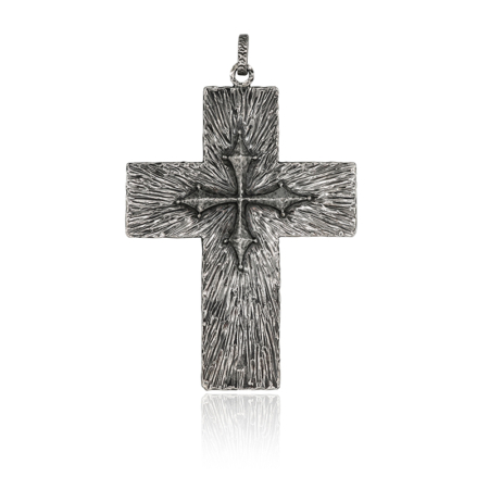 Croce Baldovinetti in lega argentata con raggi incisi e croce in rilievo.