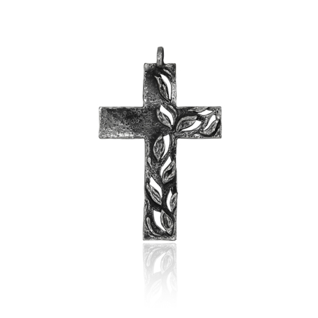 Croce Roveto in lega argentata con tralcio simbolico e superficie irregolare.