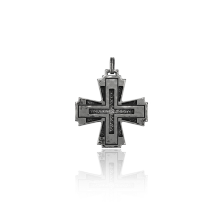 Croce Greca con bracci simmetrici e incisioni ispirate alla tradizione orientale.