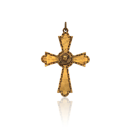 Croce San Pietro con bracci trapezoidali e angelo cherubino al centro.